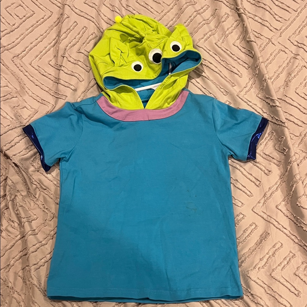 Taylor joelee T-Shirt with Green Alien Hood